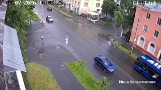 Водитель автобуса в Петрозаводске едва не сбил пешехода